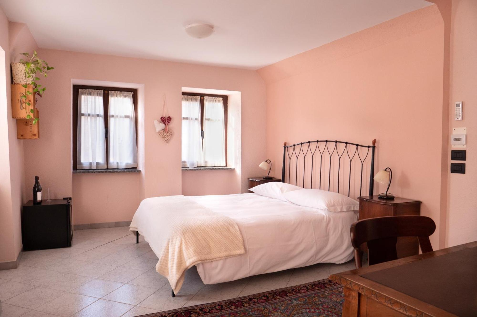 Bed and Breakfast L'Aromatario à Neive Extérieur photo