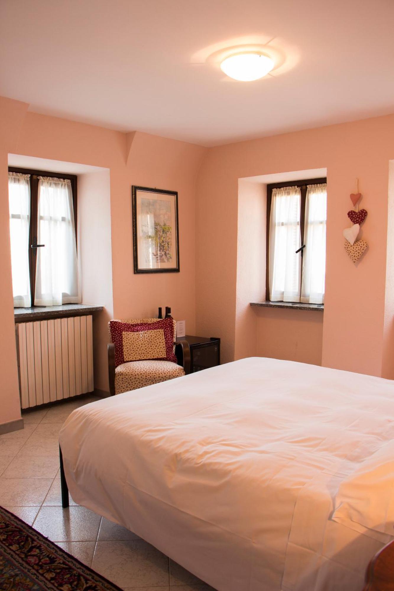 Bed and Breakfast L'Aromatario à Neive Extérieur photo